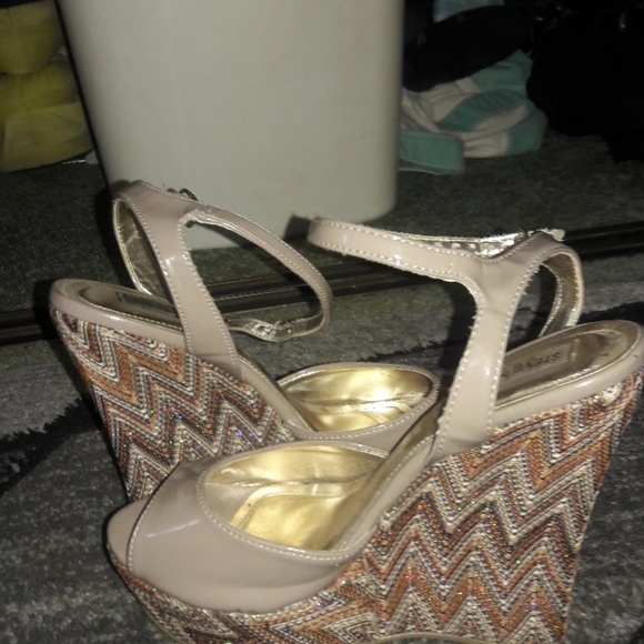 Heels - Picture 3 of 3